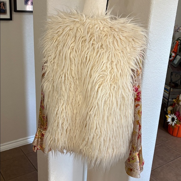 Anthropologie Hei Hei ivory faux fur plush fuzzy vest Size M - Picture 11 of 17